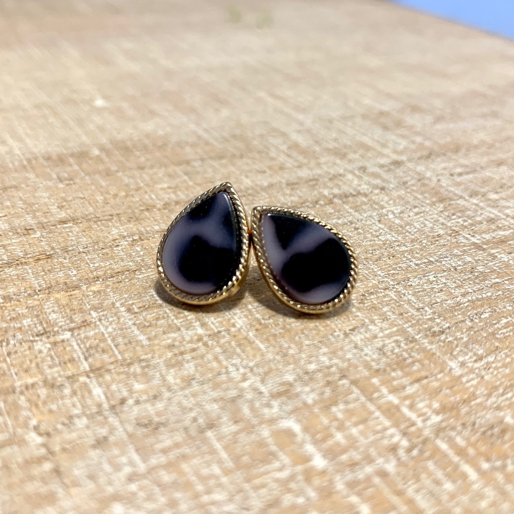 NEW Teardrop marble studs
